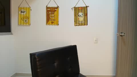 hollyshit_ online show from 10.29.25