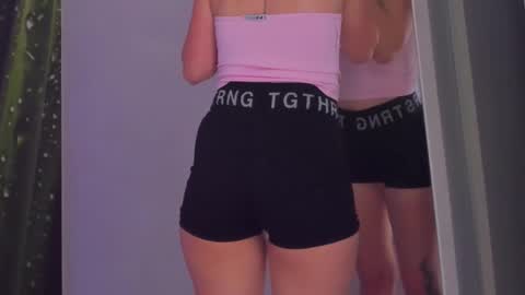 Snapshot of hollytaillor chatting on 10.02.25 HollyTaillor online show from 10.02.25