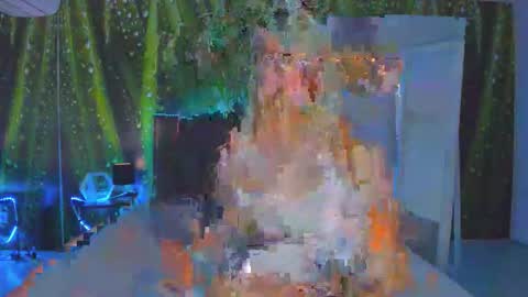 Snapshot of hollytaillor chatting on 10.18.25 HollyTaillor online show from 10.18.25