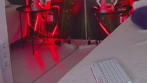 Snapshot of hollytaillor chatting on 10.21.25 HollyTaillor online show from 10.21.25