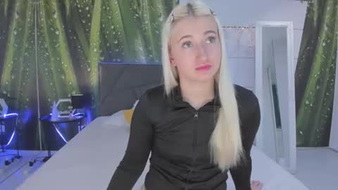 HollyTaillor online show from 03.17.26