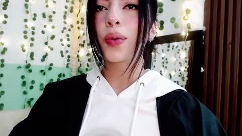 holly online show from 01.04.25