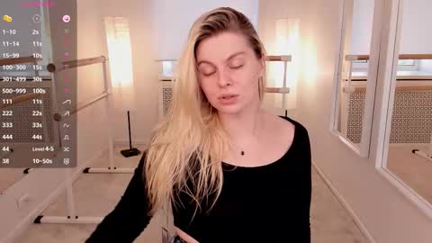 Snapshot of holy_alexa chatting on 10.20.25 Alexa online show from 10.20.25