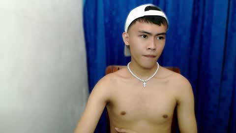 Snapshot of holy_fucker21 chatting on 11.04.25 Jayjay online show from 11.04.25