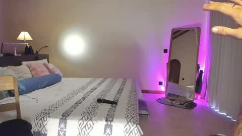 Kira Purrr online show from 04.18.26