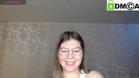 Welcome guys  Pleasure to see you all here  My name is MichaelaTip menu is active Private is open  online show from 12.10.24