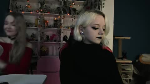 Snapshot of holy_mistresss chatting on 10.31.25 holy_mistresss online show from 10.31.25