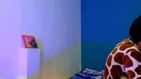 Snapshot of holy_taby_ chatting on 02.08.25 online show from 02.08.25