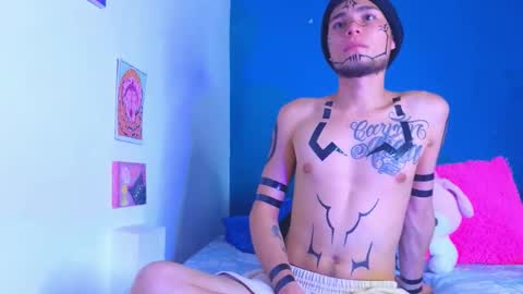 Snapshot of holy_taby_ chatting on 11.02.25 online show from 11.02.25