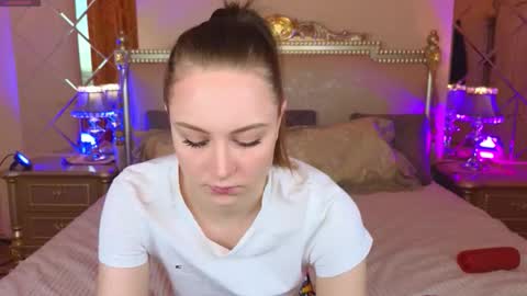 Snapshot of holybabydoll chatting on 11.13.25 holybabydoll online show from 11.13.25