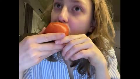 Snapshot of holydori chatting on 10.24.25 dori not holy get my tg channel with link from description under last photo online show from 10.24.25