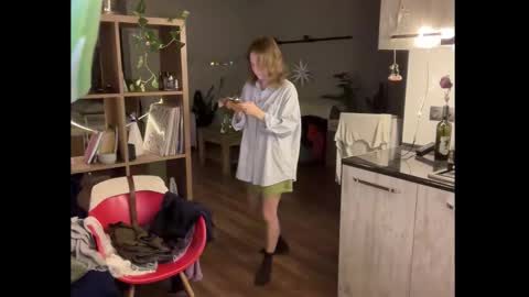 Snapshot of holydori chatting on 10.25.25 dori not holy get my tg channel with link from description under last photo online show from 10.25.25