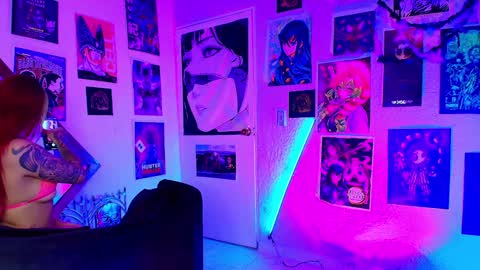 Snapshot of holyeva chatting on 12.19.24 online show from 12.19.24