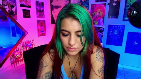 Snapshot of holyeva chatting on 01.28.25 online show from 01.28.25