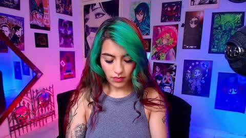 Snapshot of holyeva chatting on 01.28.25 online show from 01.28.25