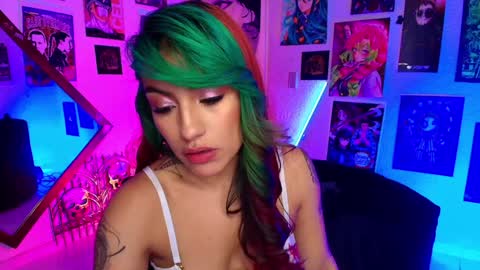 Snapshot of holyeva chatting on 01.30.25 online show from 01.30.25