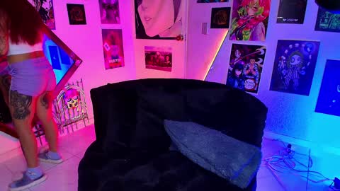 Snapshot of holyeva chatting on 02.01.25 online show from 02.01.25