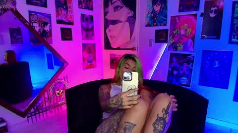 Snapshot of holyeva chatting on 02.04.25 online show from 02.04.25