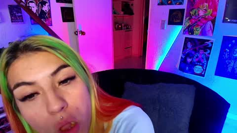 Snapshot of holyeva chatting on 02.05.25 online show from 02.05.25