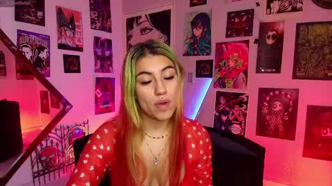 Snapshot of holyeva chatting on 02.16.25 online show from 02.16.25