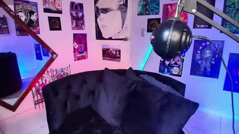 Snapshot of holyeva chatting on 02.20.25 online show from 02.20.25