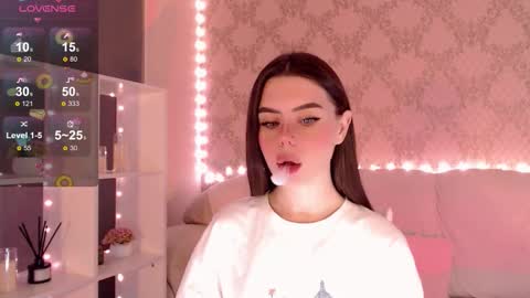 Mia online show from 10.14.25