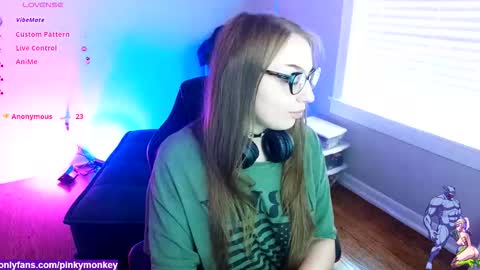 Snapshot of holyweed420 chatting on 11.12.25 Viktoria online show from 11.12.25