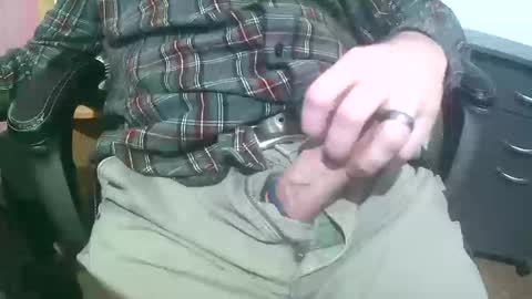 Snapshot of home_office_perks chatting on 10.13.25 Neal online show from 10.13.25