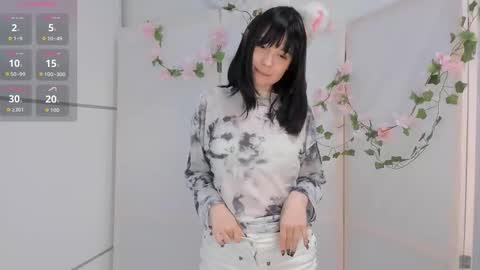 Snapshot of honeey_beee chatting on 10.01.25 May online show from 10.01.25