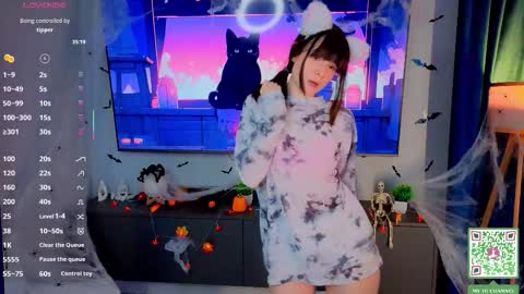 Snapshot of honeey_beee chatting on 11.05.25 May online show from 11.05.25