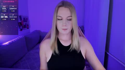 Snapshot of honey_blondee chatting on 10.12.25 Tammy online show from 10.12.25