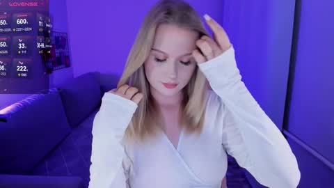 Snapshot of honey_blondee chatting on 11.20.25 Tammy online show from 11.20.25