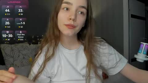 Snapshot of honey_chantal chatting on 05.22.26 Chantal online show from 05.22.26