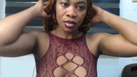 Snapshot of honey_dollxx chatting on 04.22.26 Flora online show from 04.22.26