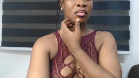 Snapshot of honey_dollxx chatting on 05.29.26 Flora online show from 05.29.26