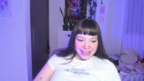 Snapshot of honey_hoe chatting on 12.21.24 Lau online show from 12.21.24