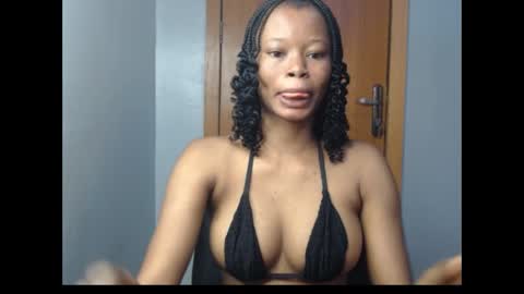 Snapshot of honey_juicydoll chatting on 10.19.25 Sonia online show from 10.19.25