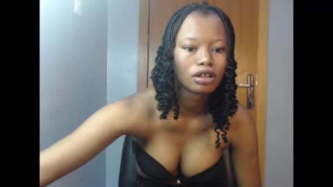 Snapshot of honey_juicydoll chatting on 10.22.25 Sonia online show from 10.22.25