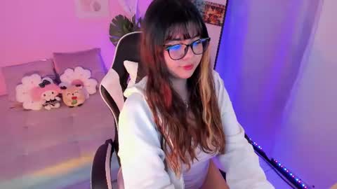 Snapshot of honey_m0on chatting on 06.30.26 Milenka online show from 06.30.26