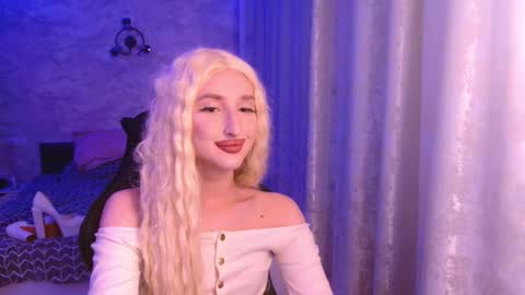 Snapshot of honey_sunset chatting on 10.15.25 honey_sunset online show from 10.15.25