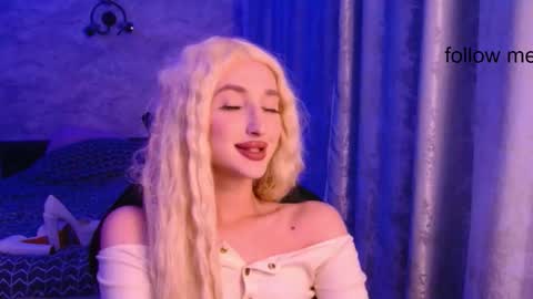 Snapshot of honey_sunset chatting on 11.02.25 honey_sunset online show from 11.02.25