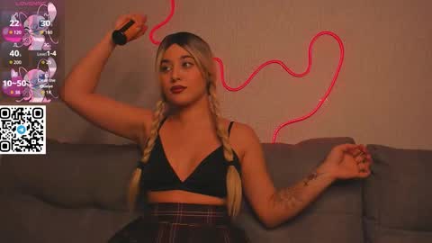 Snapshot of honeybae01 chatting on 10.30.25 Mary online show from 10.30.25