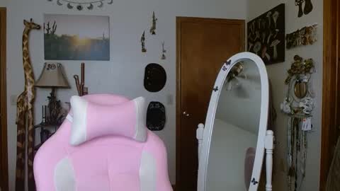 Honey Bee online show from 12.02.24