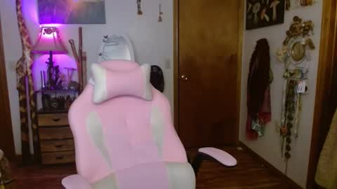 Honey Bee online show from 12.16.24