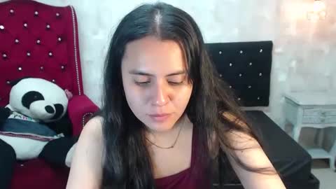 Snapshot of honeybuu_ chatting on 05.06.26 Emily online show from 05.06.26