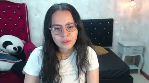Snapshot of honeybuu_ chatting on 05.07.26 Emily online show from 05.07.26