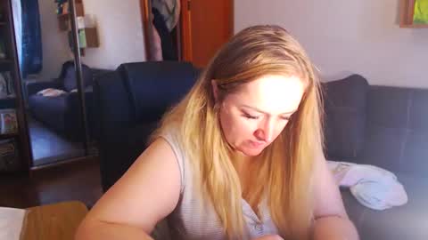 HoneydewMolly online show from 12.03.25