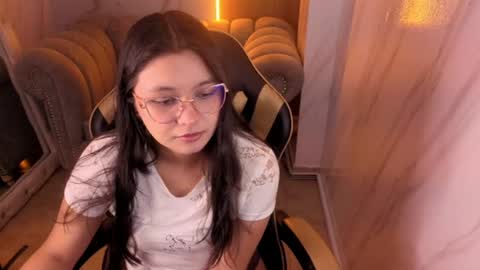 Snapshot of honeydoll_tf chatting on 06.25.26 honeydoll_tf online show from 06.25.26