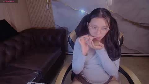 Snapshot of honeydoll_tf chatting on 06.27.26 honeydoll_tf online show from 06.27.26