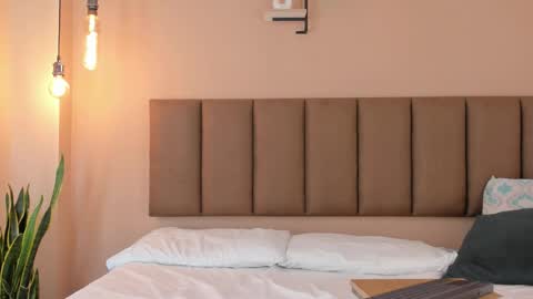 Snapshot of honeygray02 chatting on 10.17.25 honeygray02 online show from 10.17.25